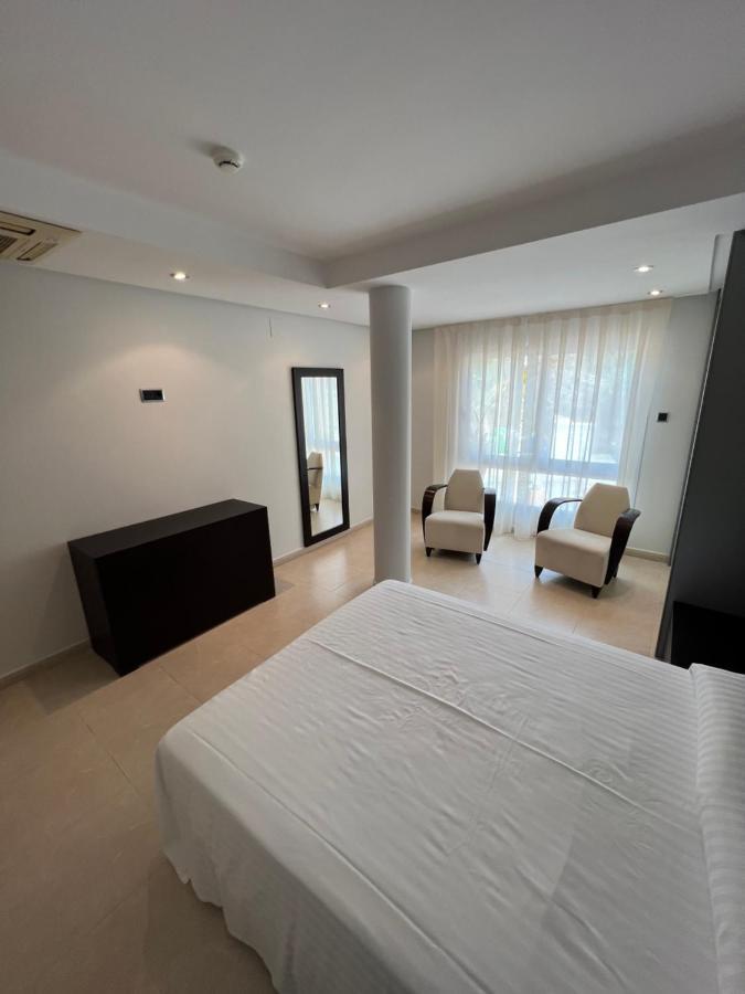 בניטאצ'ל Apartamentos Flamingo Hills מראה חיצוני תמונה